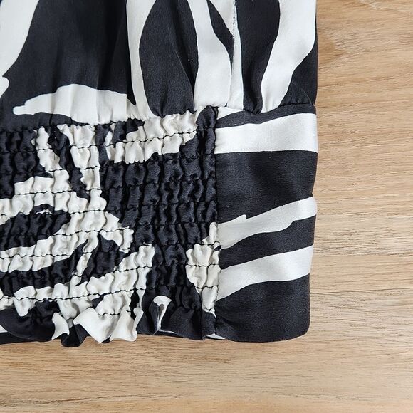 🔹️Cache Black & White Print Silk Wide Sleeve Blouse Small - Picture 7 of 10
